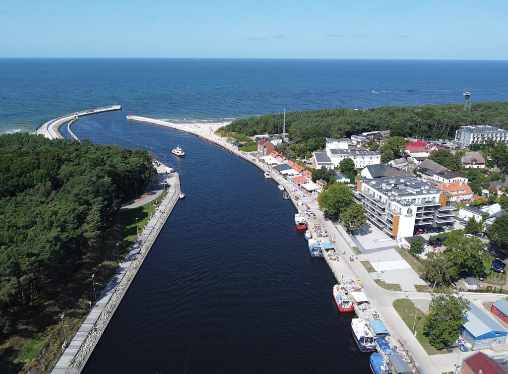 Wyjazdy Port w Mrzeżynie widziany z lotu ptaka